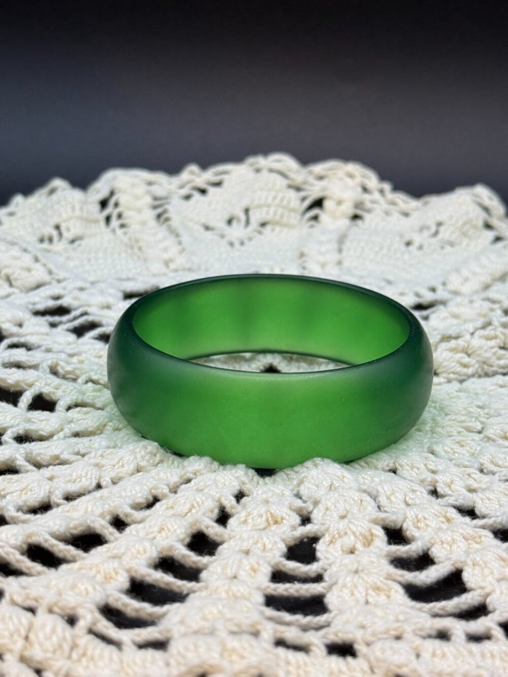 VTG 1950s Spinach Green Lucite Dome Bangle Bracelet - Picture 4 of 5